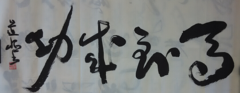 ֣